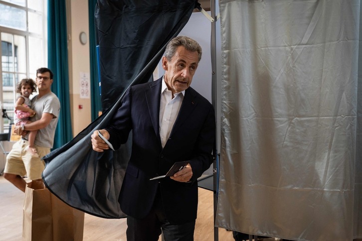 Sarkozy votando en las elecciones del pasado junio en París.