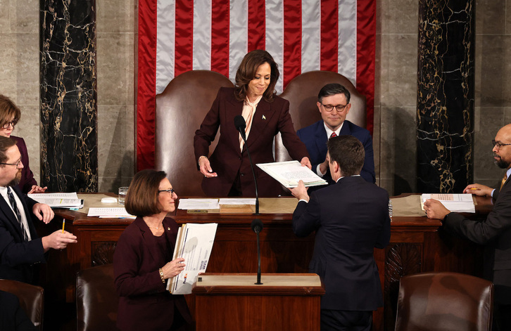 Kamala Harris presidió la sesión.