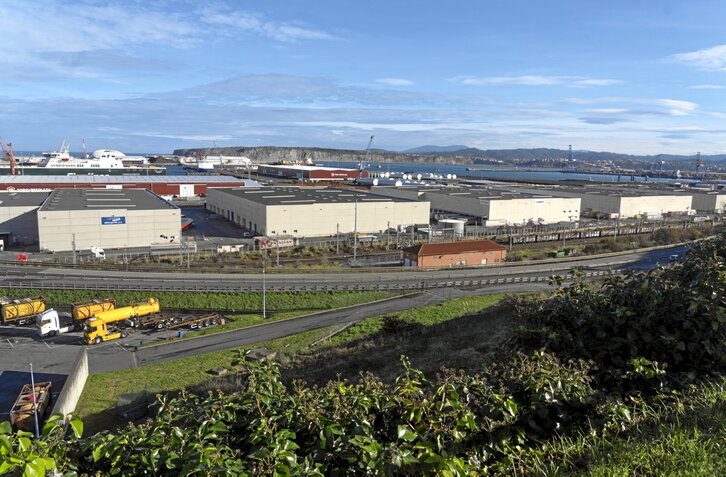 Panorámica de las instalaciones del Puerto de Bilbo, donde se ubicará la nueva planta de Agaleus.