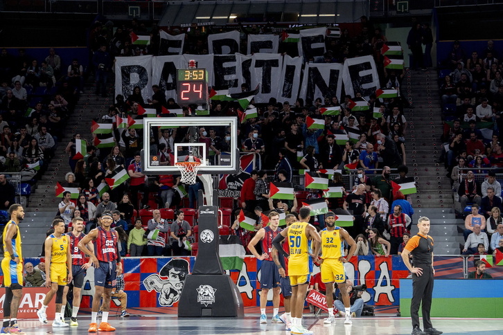 Reivindicación propalestina desde la grada del Buesa Arena en el Baskonia-Maccabi de Euroliga de la temporada pasada.