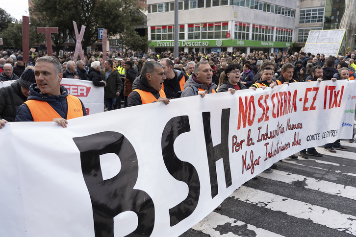 Imagen de la masiva manifestación contra el cierre de BSH Ezkirotz celebrada el pasado 21 de diciembre.