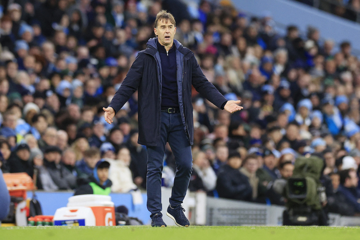 Julen Lopetegui dirige un partido de Premier League con el West Ham.