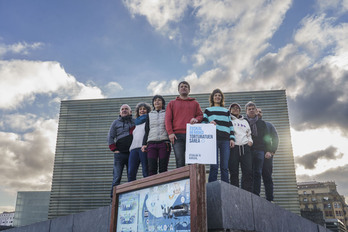 Euskal Herriko Torturatuak Saretzeko Talde Sustatzaileak gaur Donostian egin duen agerraldia.