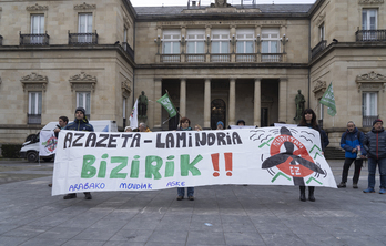 Arabako Mendiak Aske elkarteak asteazken honetan egindako elkarretaratzea.