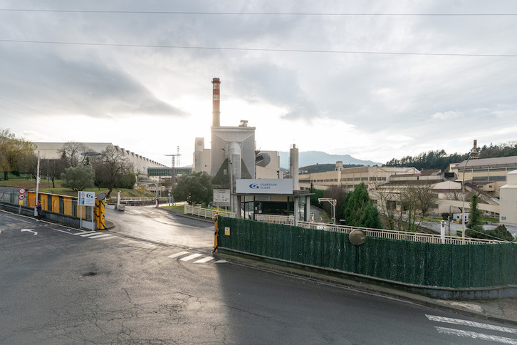 Laudioko Guardian lantegiaren labea hondatuta dagoela dio enpresak.