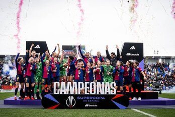 El Barcelona goleó al Real Madrid para celebrar su primer título del curso.