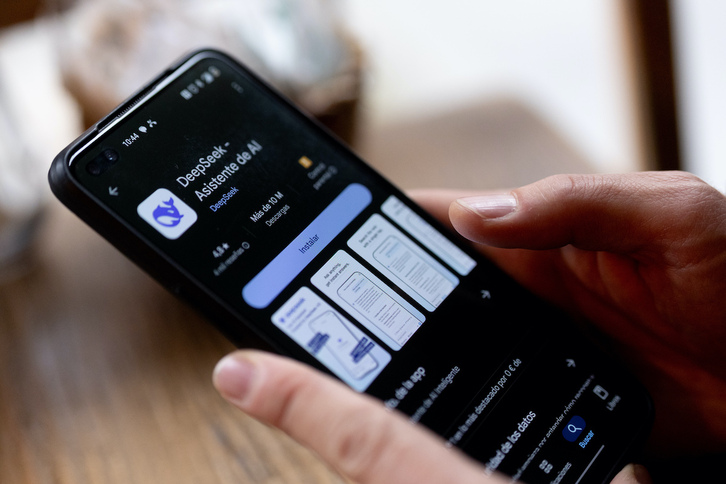 Aplicación DeepSeek, asistente de inteligencia artificial chino.