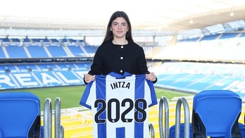 Intza Egiguren posa en Anoeta tras prolongar su contrato.