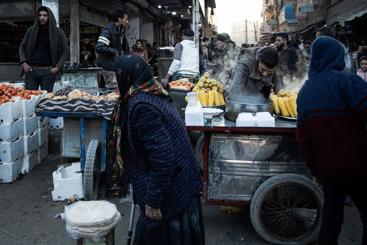 Según las autoridades locales, ahora viven 500.000 personas en Sheikh Maqsood y Ashrafiah, los dos distritos kurdos de Alepo.