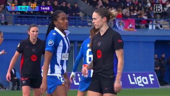 Daniela Caracas y Mapi León durante el partido entre Espanyol y Barcelona.