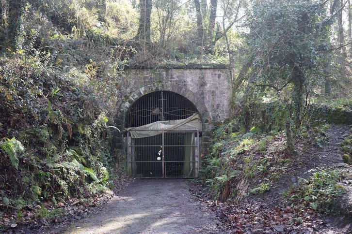 El recorrido cruzará de un valle al otro a través de este túnel, que actualmente se utiliza para cultivar champiñones.