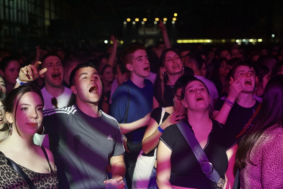 Kontzertu bakoitzean, aldaketa nabarmenak izan dira lehen lerroan. Kontzertu bakoitzean, aldaketa nabarmenak izan dira lehen lerroan.
