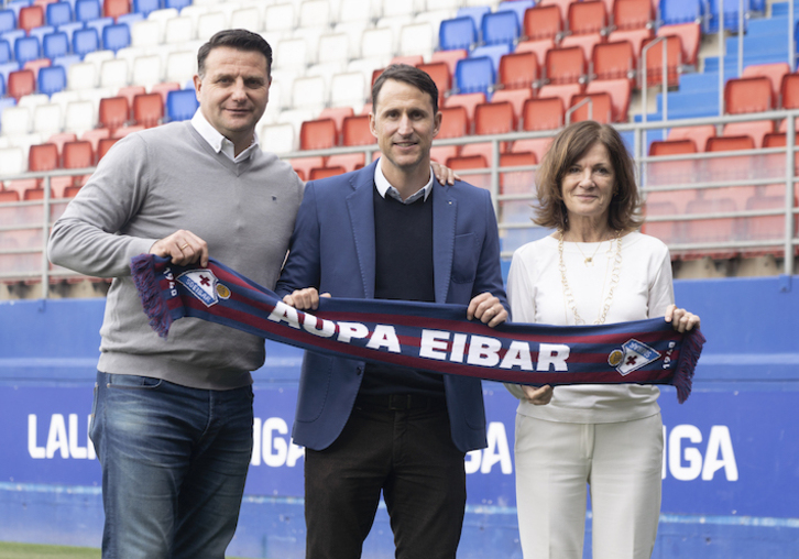 Palacios, San José y Gorostiza posan en Ipurua.