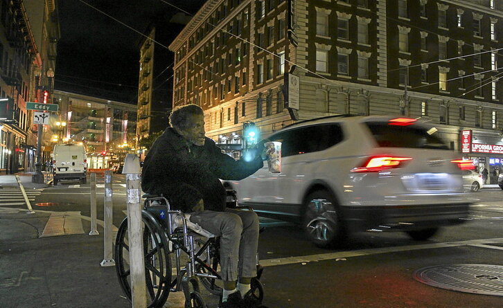 Una de las 10.000 personas que viven sin hogar en San Francisco.