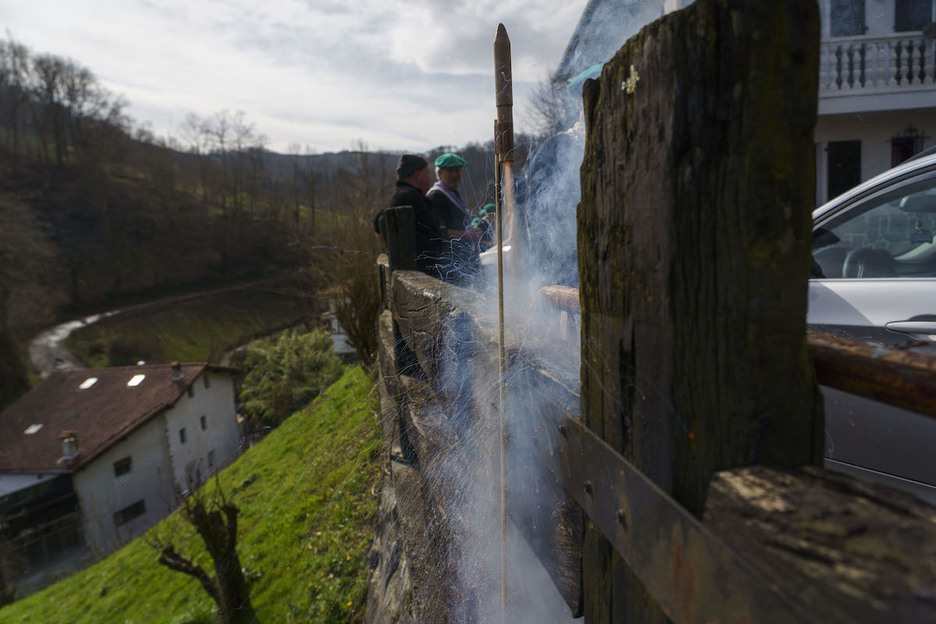 Txupinarekin eman diote egunari hasiera Lesakan. Txupinarekin eman diote egunari hasiera Lesakan.