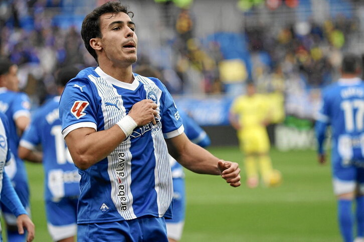 Manu Sánchez celebra su primer gol como albiazul que permitió al Alavés volver a ganar en Mendizorrotza.
