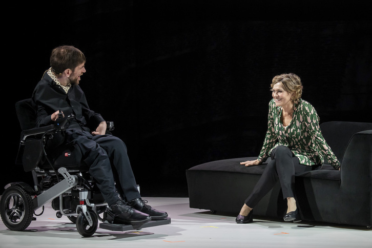 Telmo Irureta eta Mireia Gabilondo, obrako eszena batean.