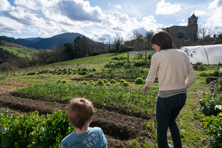 Proiektu pedagogikoaren parte bat bisita gidatuak dira, non ikasleek okintza, baratzea eta natura esperimentatzen duten.