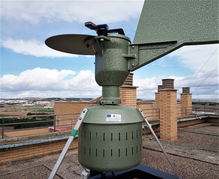 Captador de polen sobre el Hospital Reina Sofía de Tutera.