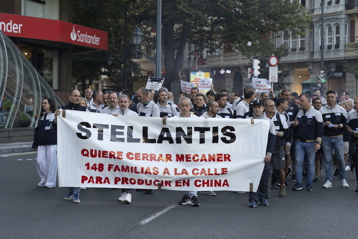 Movilización de trabajadores de Mecaner por las calles de Bilbo.