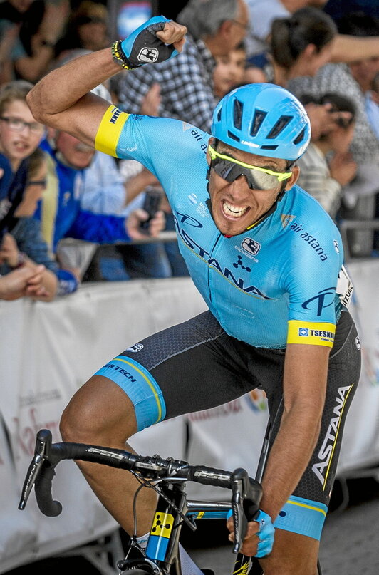 Omar Fraile celebra su triunfo en la quinta etapa de la Itzulia de 2018.