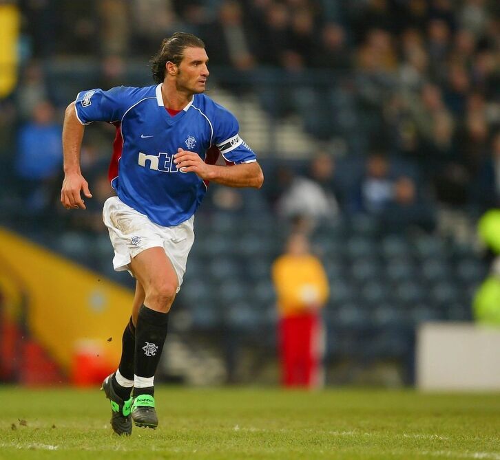 Amoruso, con el brazalete del Rangers.