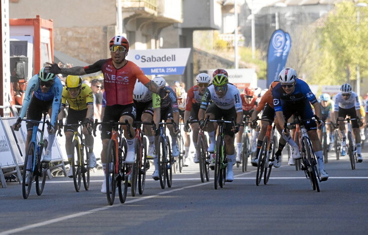 Caleb Ewan, jaun eta jabe Lodosako esprintean.