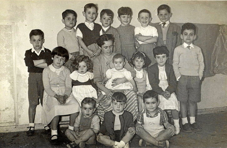 Amale Arzelus, bere ikasleekin.