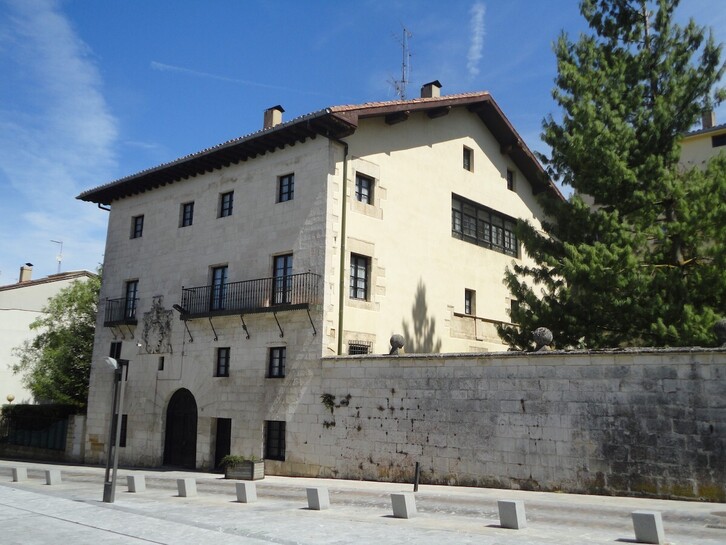 Bustamante jauregi barrokoa, Aguraingo Zapatari kalean.