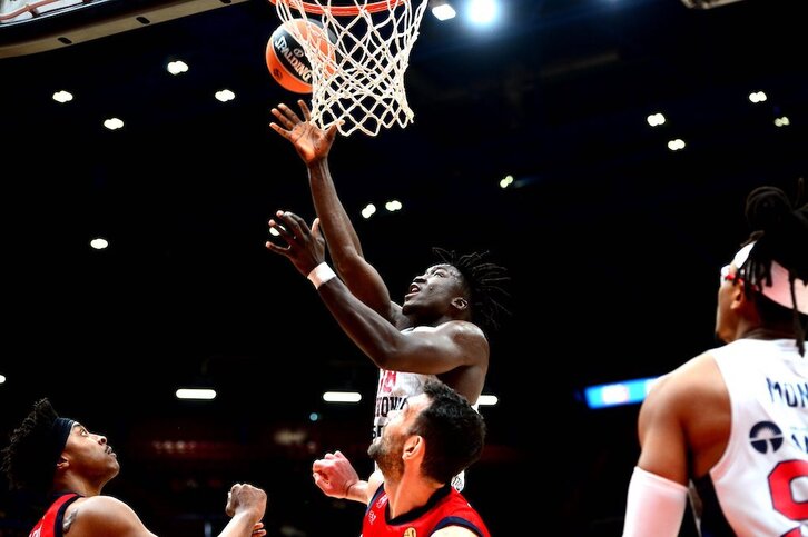 Khalifa Diop ha sido de lo poco reconocible de un Saski Baskonia perdido en su laberinto.