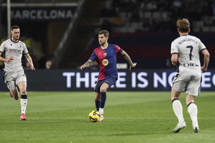 Iñigo Martínez, durante el encuentro frente a Osasuna.