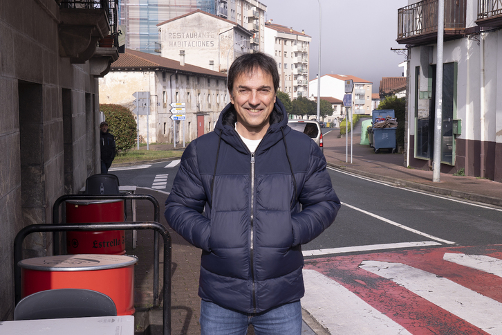 Imanol Arregi, en las calles de su pueblo, Irurtzun, el día que anunció su fichaje por el Nagoya Oceans.