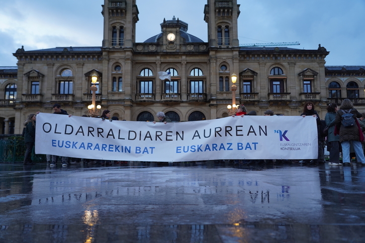Kontseiluak Donostiako Udalaren aurrean oldarraldi judizialaren aurka egindako mobilizazioa.