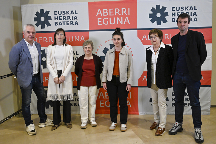 EH Baterako kideak eta fundazioetako ordezkariak, ekitaldi kulturalaren aurretik.