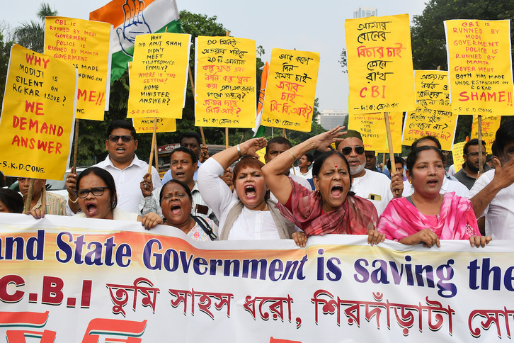 Imagen de una protesta en la India contra las violaciones a mujeres.