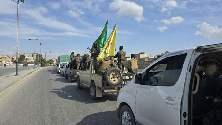 Combatientes de las FSD abandonan Alepo.