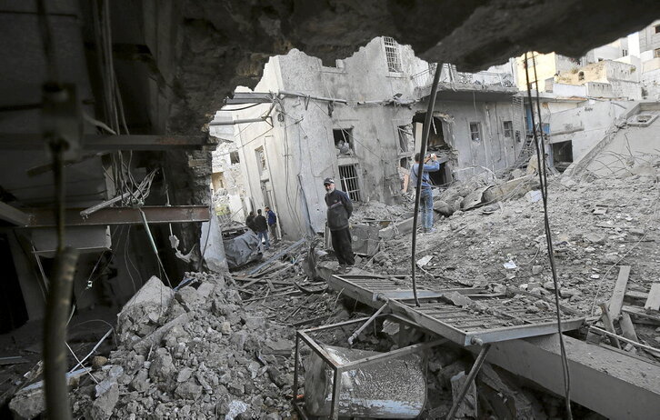 Al Ahli ospitale ingurua, bonbardaketaren ondoren.