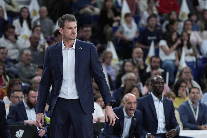 Tiago Splitter brilla en su primera experiencia del entrenador.