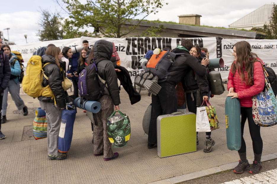 Goizetik hasi dira gazteak heltzen Berriozarrera. Goizetik hasi dira gazteak heltzen Berriozarrera.