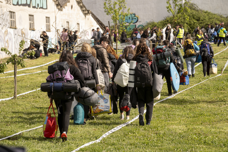 Gazte topaguneko kanpalekua. Gazte topaguneko kanpalekua.