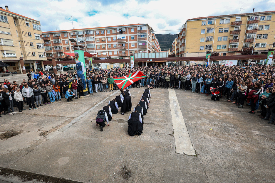 Euskal dantzak egon dira topaguneko harrera ekitaldian. Euskal dantzak egon dira topaguneko harrera ekitaldian.