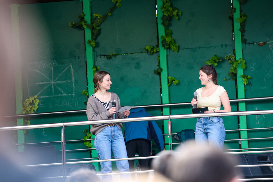 Amaiur Egurrola Ernaiko bozeramaileak hitz egin du topaguneko harrera ekitaldian. Amaiur Egurrola Ernaiko bozeramaileak hitz egin du topaguneko harrera ekitaldian.