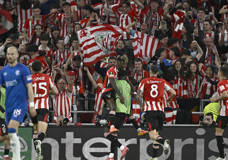 Los jugadores del Athletic celebran el segundo gol, el de Nico Williams.