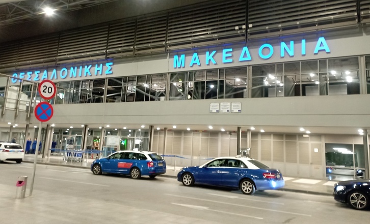 Salonikako aireportua txikia da, baina ez eskasa.