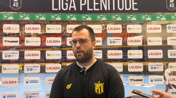 Alex Mozasek prentsaurrekoa egin du norgehiagokaren bezperan.