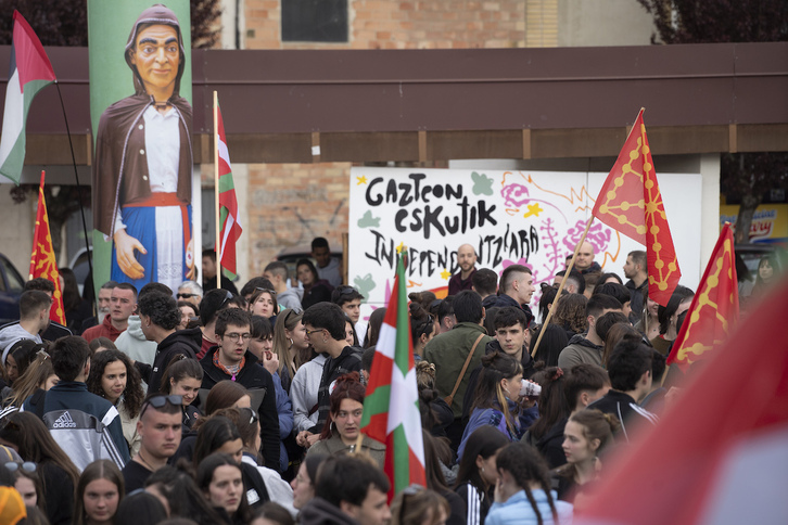 Manifestazioaren ondorengo ekitaldian, milaka gazte Berriozargo Eguzki Plazan.