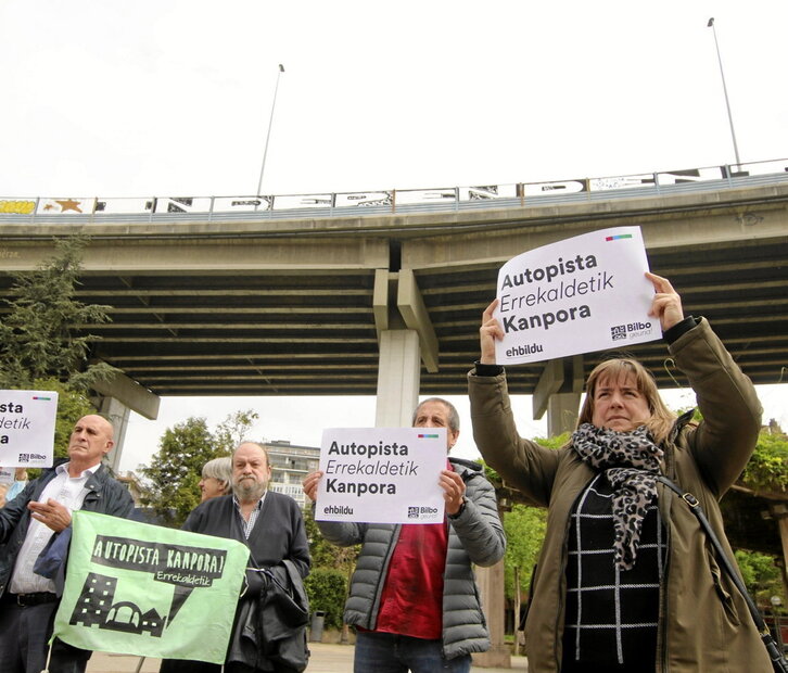 Acto de EH Bildu contra el viaducto de Errekalde, en mayo de 2022.