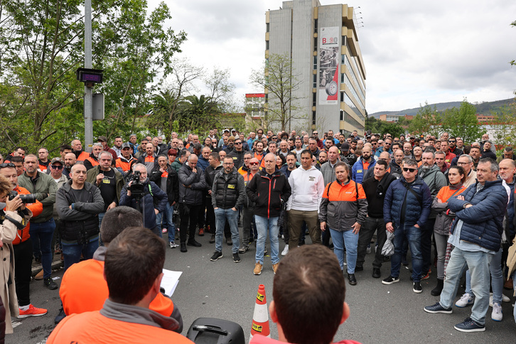 Imagen de una concentración anterior ante la planta de Basauri.