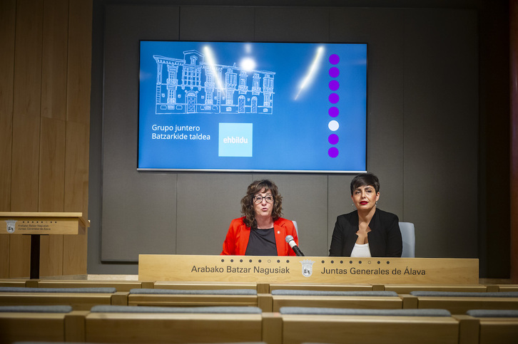 Eva Lopez de Arroyabe eta Rocio Vitero ostegun honetako agerraldian.