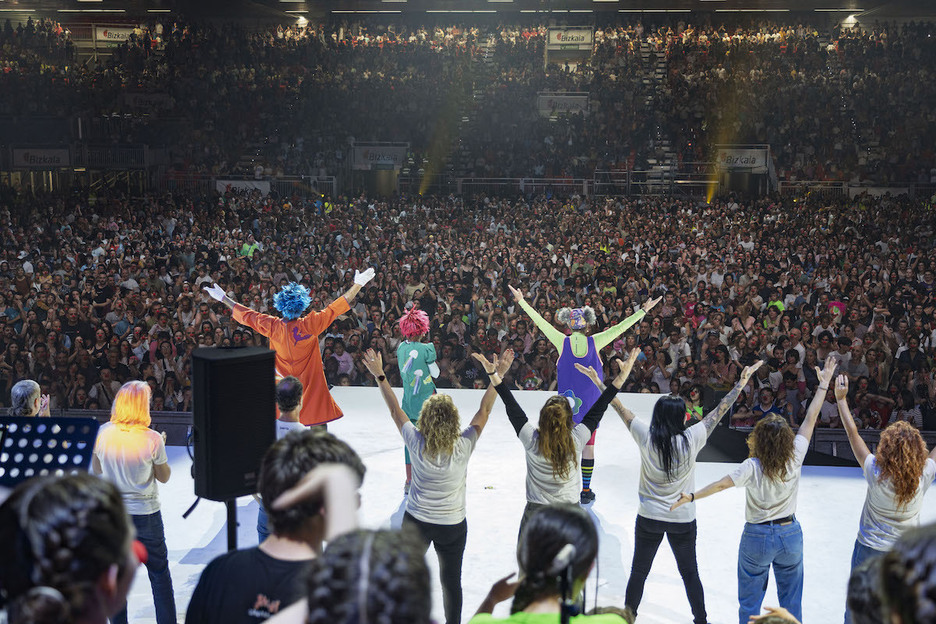 14.000 herritar bildu dira omenaldian. 14.000 herritar bildu dira omenaldian.